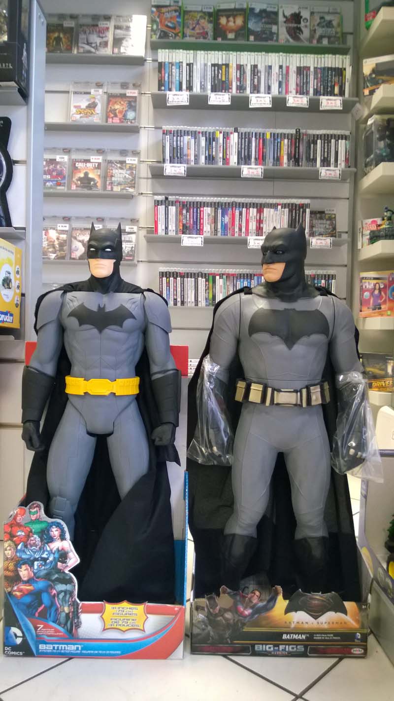 Due versioni di Batman da 80cm